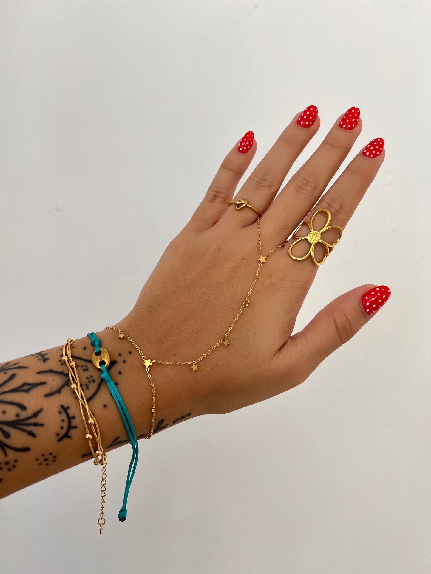 Estrellas- hand chain
