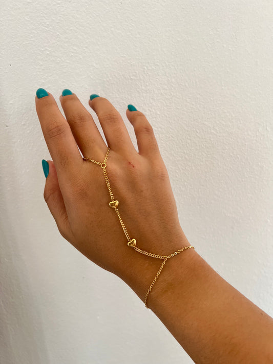 Corazones- hand chain