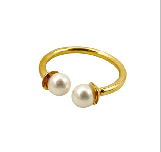 Dainty pearl ring