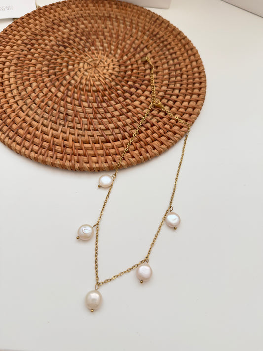 Pamela choker