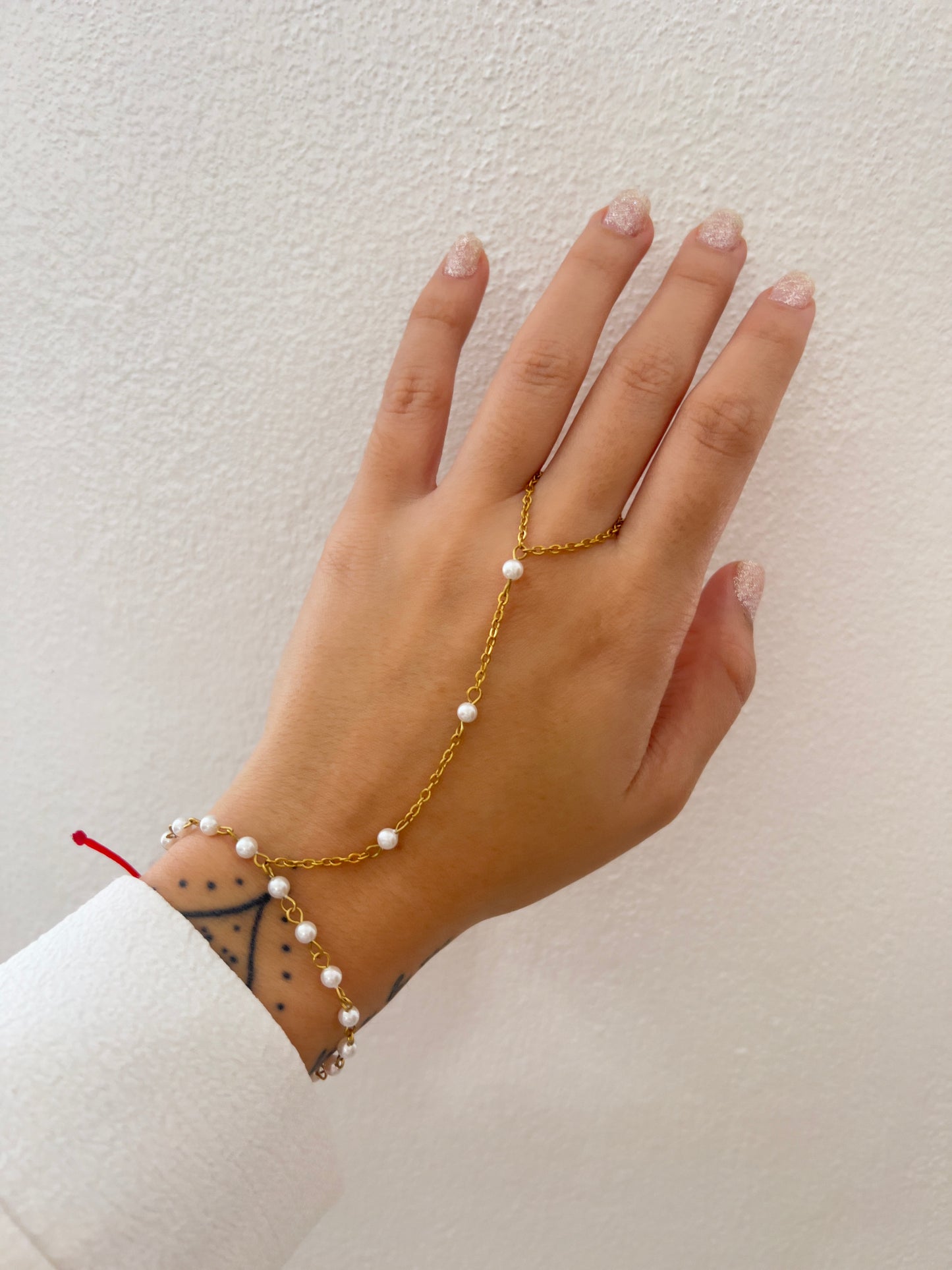 Perlas hand chain