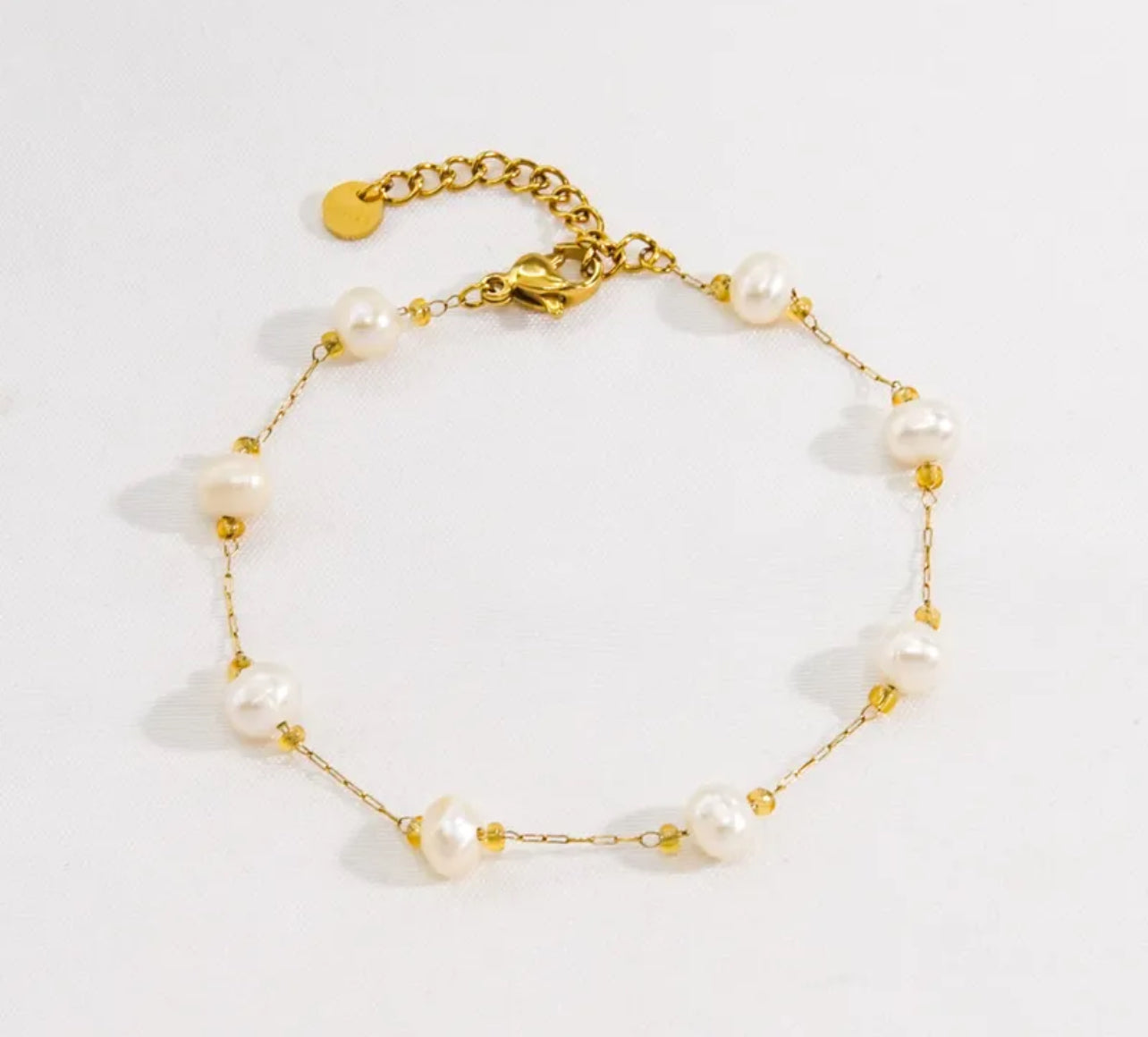 Dainty pearl bracelet